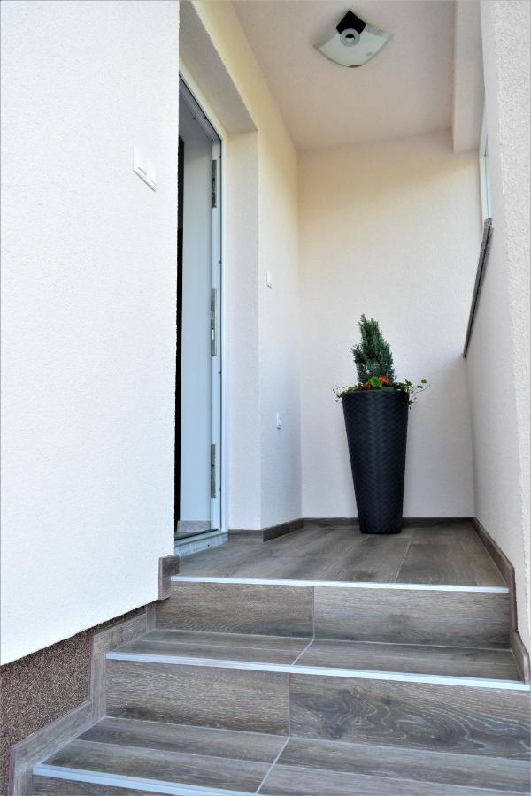 Guest House Tonka Otočac Εξωτερικό φωτογραφία